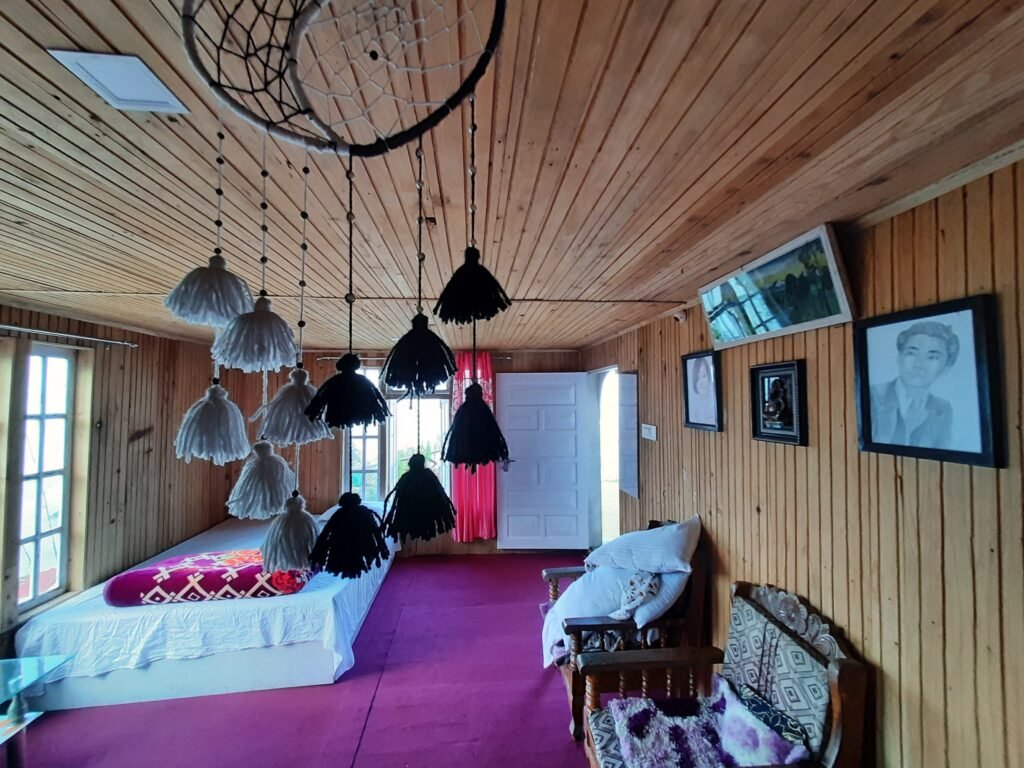 Hill Castle Homestay, Dawaipani